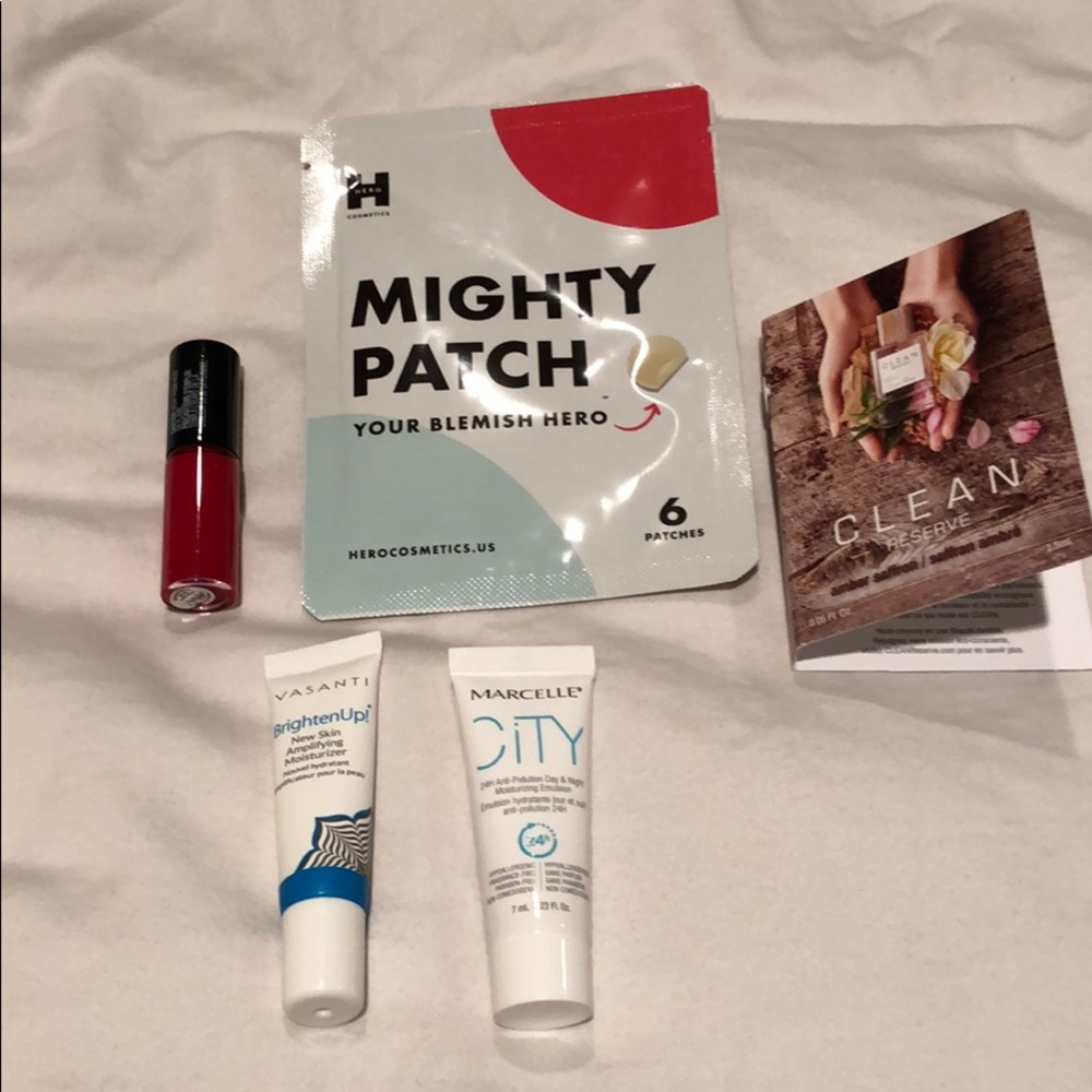 Beauty Sample Set w/ Bag